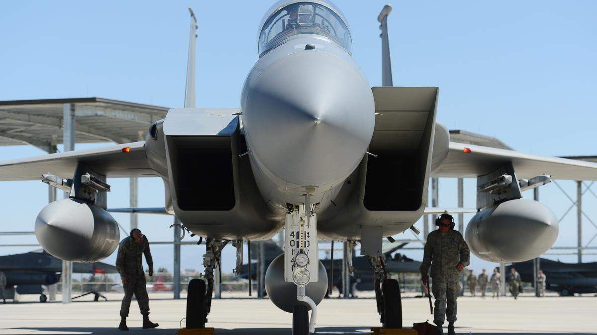 An F-15 Eagle fighter jet arrives the 144th Fighter Wing base of the California Air National Guard in Fresno Tuesday, June 18, 2013.