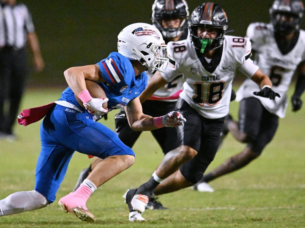 Buchanan’s Austin Finegan, left, tries to evade Central’s Braylen Hall, right, Thursday, Oct. 5, 2023 in Clovis.
