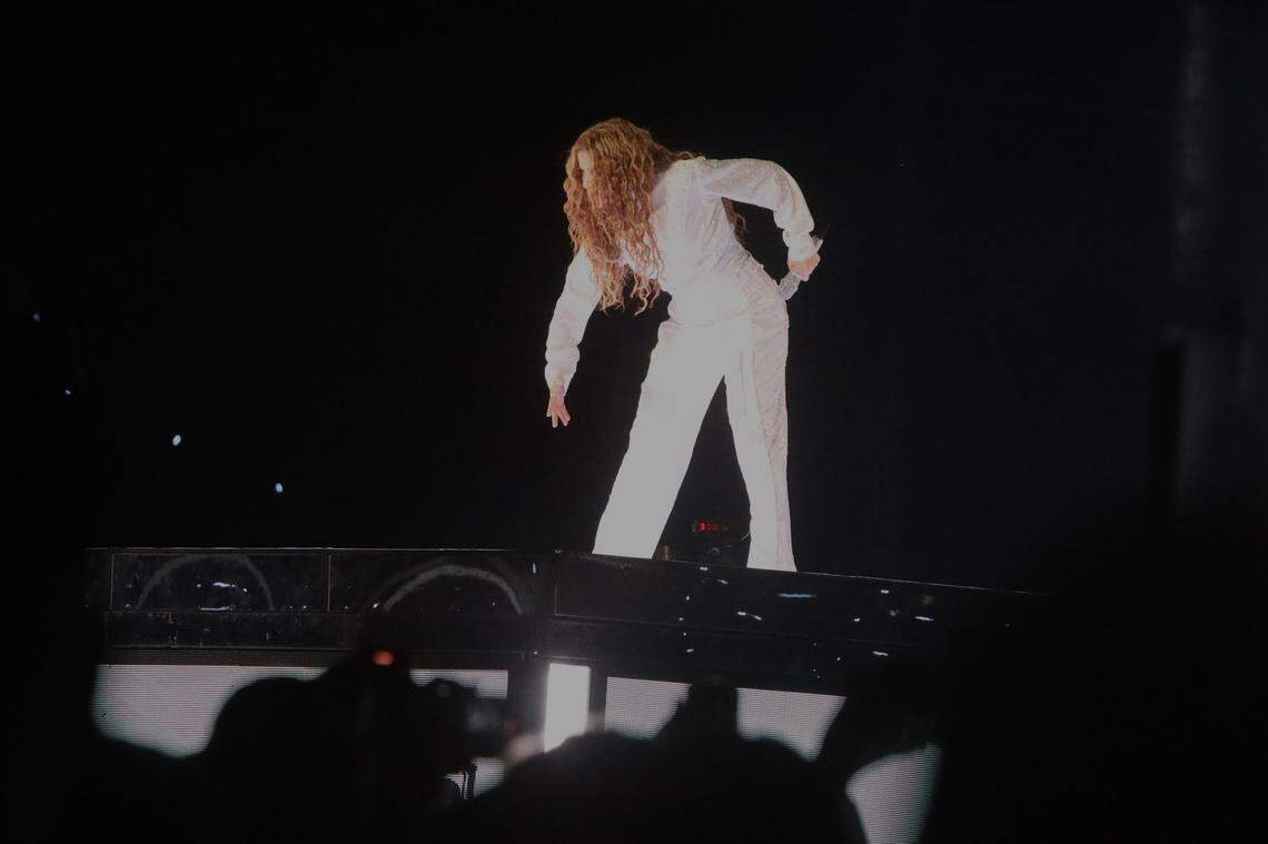 Shakira se presenta durante su concierto agotado Las Mujeres Ya No Lloran World Tour en el Valley Children’s Stadium, el 7 de agosto de 2025 en Fresno.