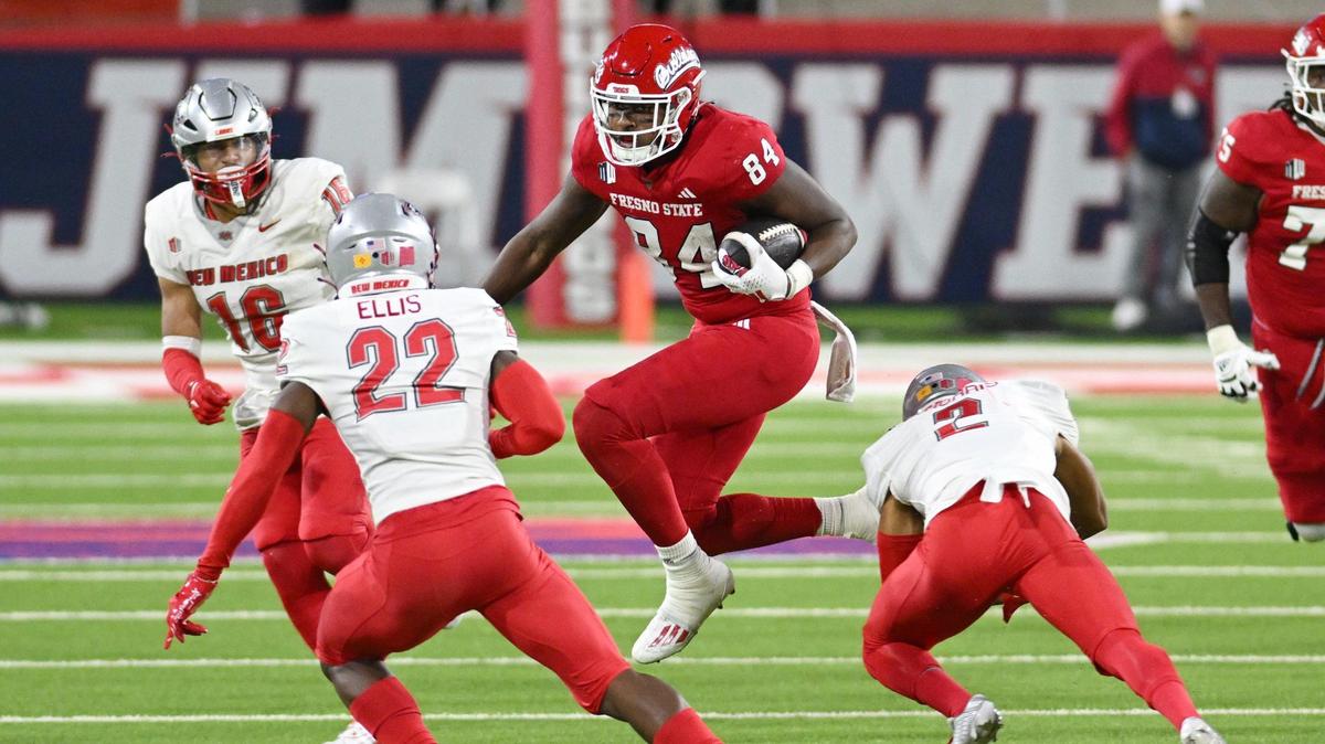 Fresno State tight end Tre Watson, center, tries to hop between New Mexico defenders during a 25-17 loss to to the Lobos at Valley Children’s Stadium on Saturday, Nov. 18, 2023.