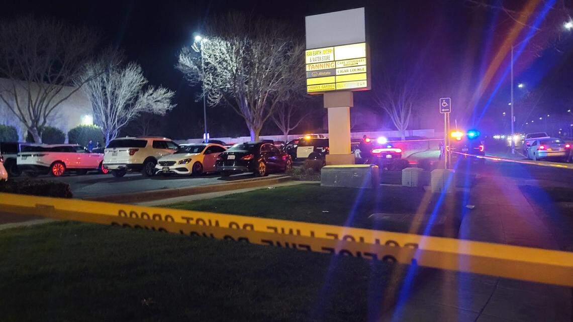 Fresno police investigate a stabbingthat happened around 9:30 p.m. Sunday outside Elliot’s Bar located near Cedar and Nees avenues.