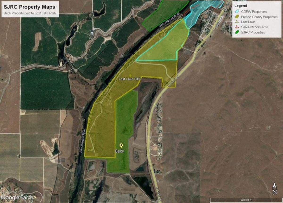Beck Ranch (en verde oscuro) se muestra en relación con Lost Lake Park (en verde claro) y el río San Joaquín, cerca de Friant, California. En Beck Ranch ya no se extrae grava y pertenece al San Joaquin River Parkway.