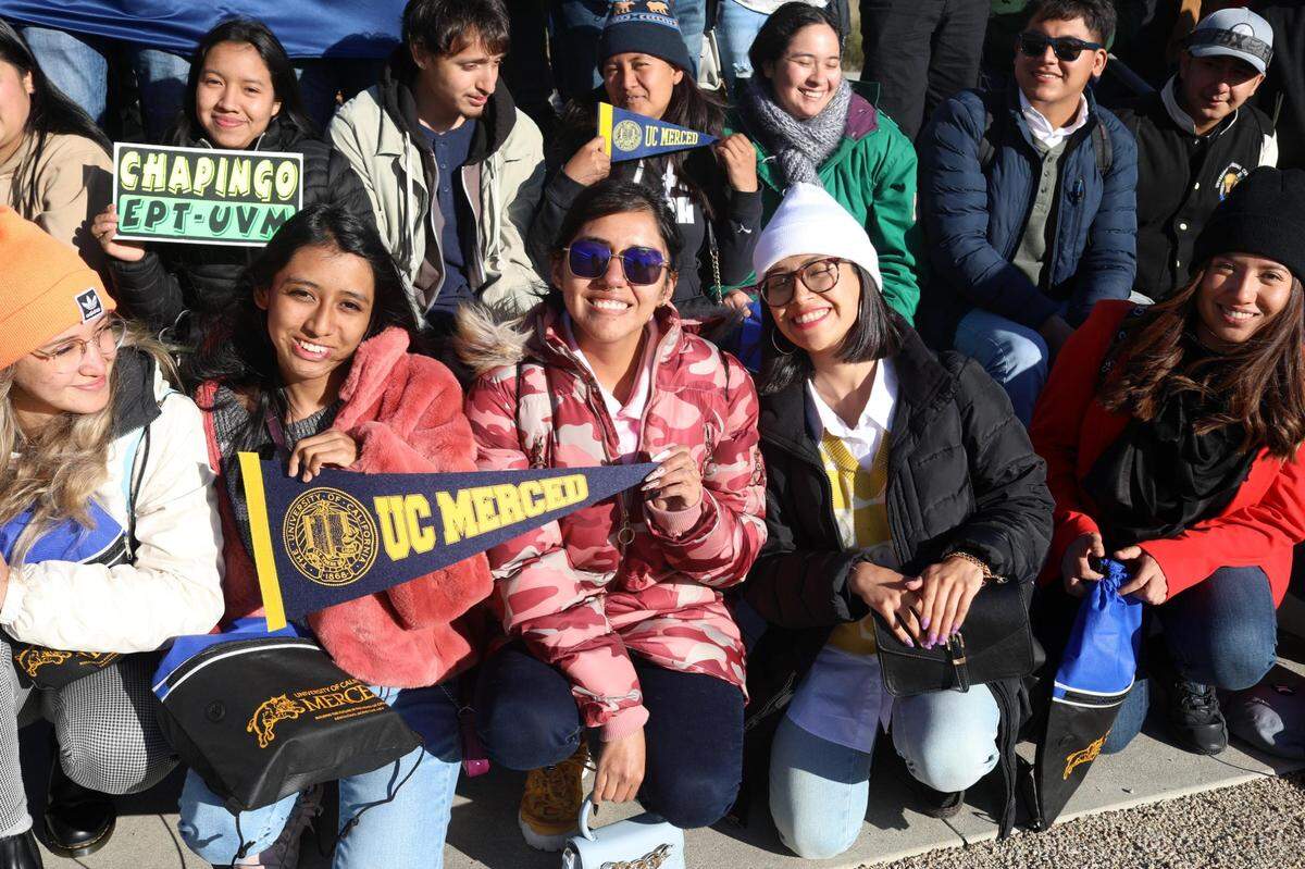 Estudiantes universitarios de la Universidad Autónoma Chapingo, una de las principales instituciones agrícolas de México, visitan la Universidad de California, Merced el miércoles, 1 de marzo durante un viaje educativo de 10 días a los Estados Unidos. S