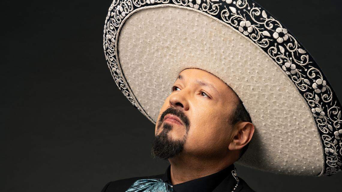 Fotografía cedida por French Toast Agency donde aparece el cantante mexicoestadounidense Pepe Aguilar, quien publicó este viernes el sencillo ‘Corazón a Medio Día’, un nuevo tema que lanza el mismo día en que comenzará en California su gira ‘Jaripeo Hasta los Huesos’.
