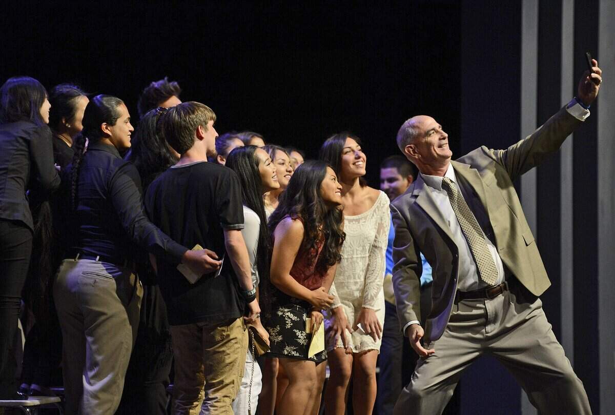 Sunnyside High School principal Tim Liles, right, takes a group selfie photo with the school’s class of 2015 valedictorians on the stage of the Performing Arts Theatre during a Wildcat Achievement Awards ceremony.