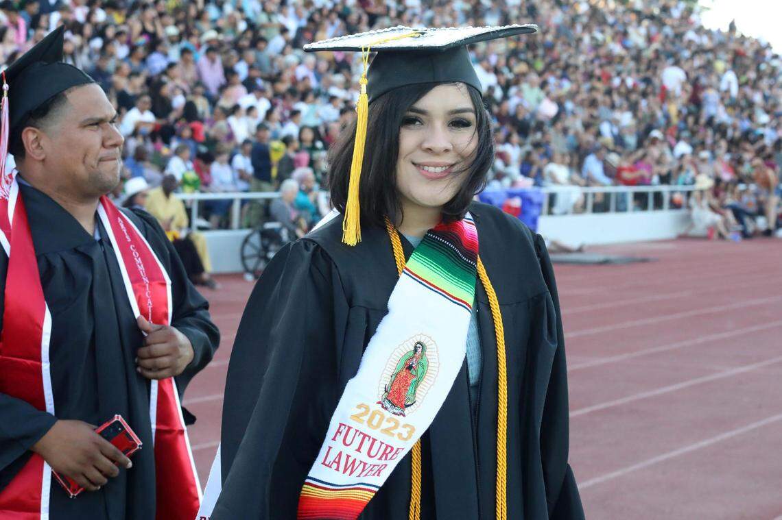 La Generación de 2023 rompió otro récord para el Fresno City College: 2,687 estudiantes fueron elegibles para participar en la ceremonia obteniendo 2,849 títulos. Ceremonia de graduación del Fresno City College, el viernes 19 de mayo, en el Ratcliffe Stadium.
