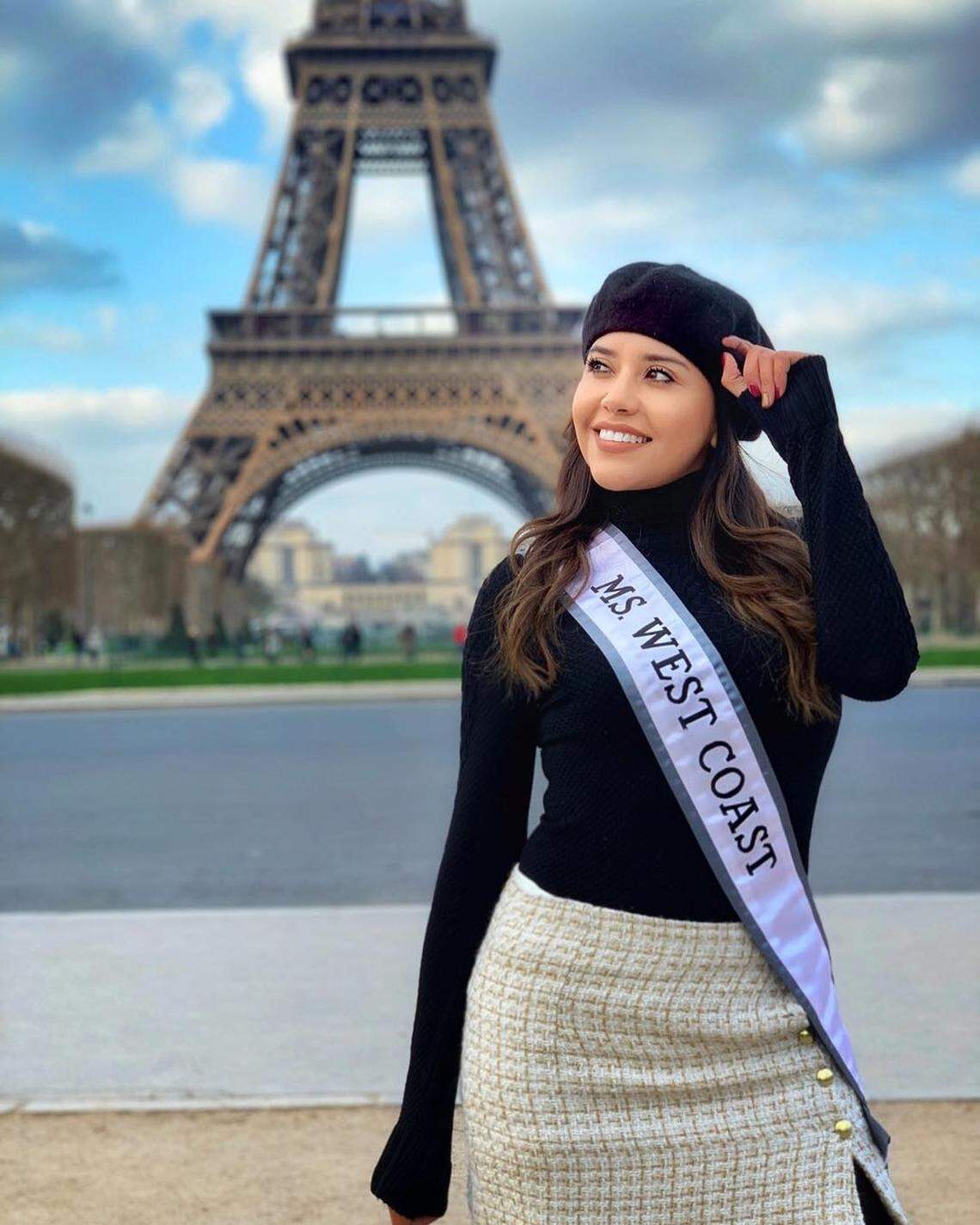 Andrea Andrade, quien ganó cinco certámenes y compitió por la corona de Miss California, murió después de pasar casi los últimos 10 años luchando contra el cáncer y sometiéndose a diversos tratamientos de quimioterapia. Andrade tenía 35 años.
