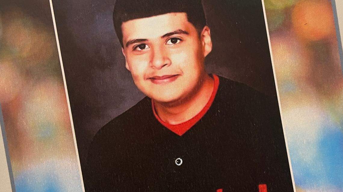 Familiares, amigos y compañeros de trabajo participaron en una misa de cuerpo presente por José Antonio Ábrego Meraz en la iglesia católica San Antonio María Claret de Fresno, el lunes 11 de marzo de 2024. Murió en un accidente laboral en Pitman Family Farms, con sede en Sanger, en febrero.