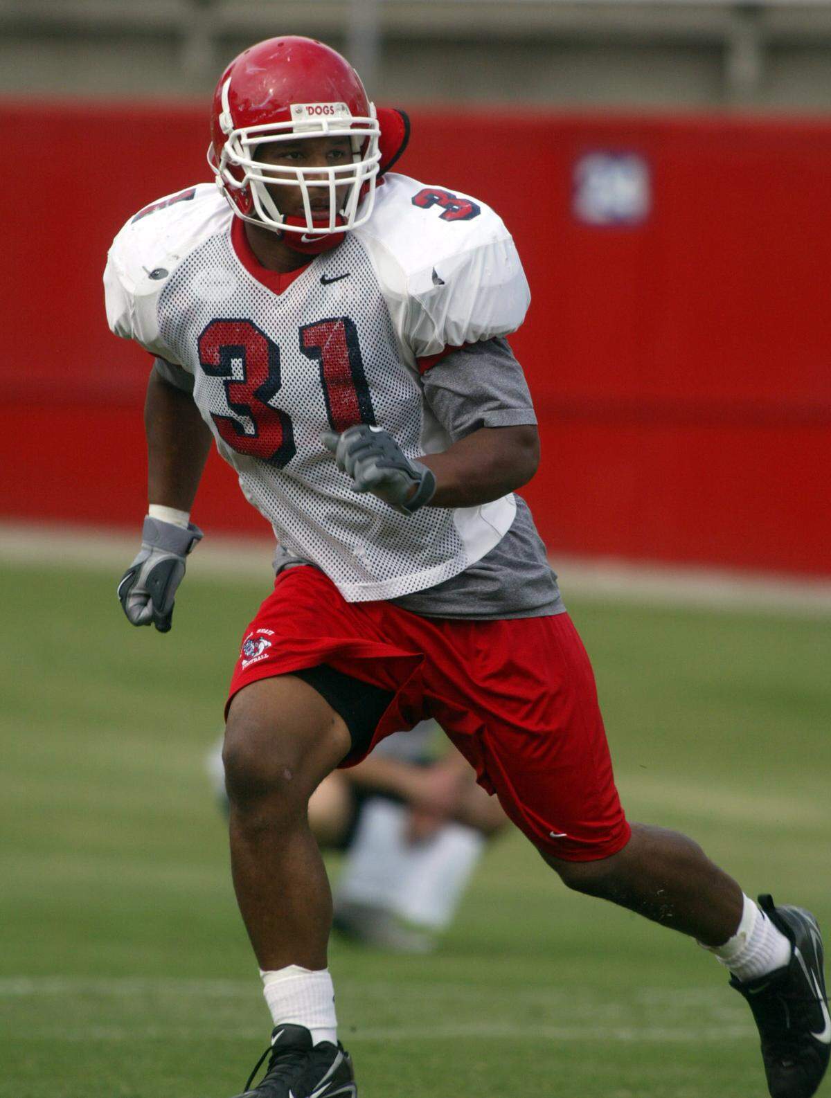 Fresno State linebacker Marcus Riley covers the offense in a drill on Monday, April 30, 2007 in Fresno, CA.