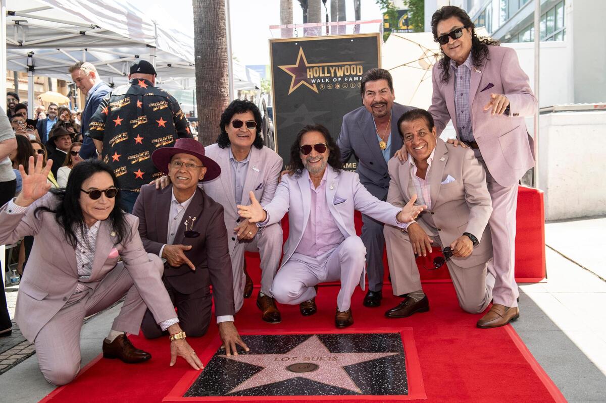 Los Bukis recibieron la estrella 2,817 en el Paseo de la Fama de Hollywood el 23 de julio.