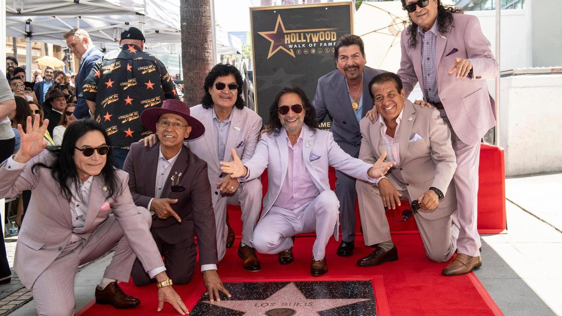 Los Bukis recibieron la estrella 2,817 en el Paseo de la Fama de Hollywood el 23 de julio.
