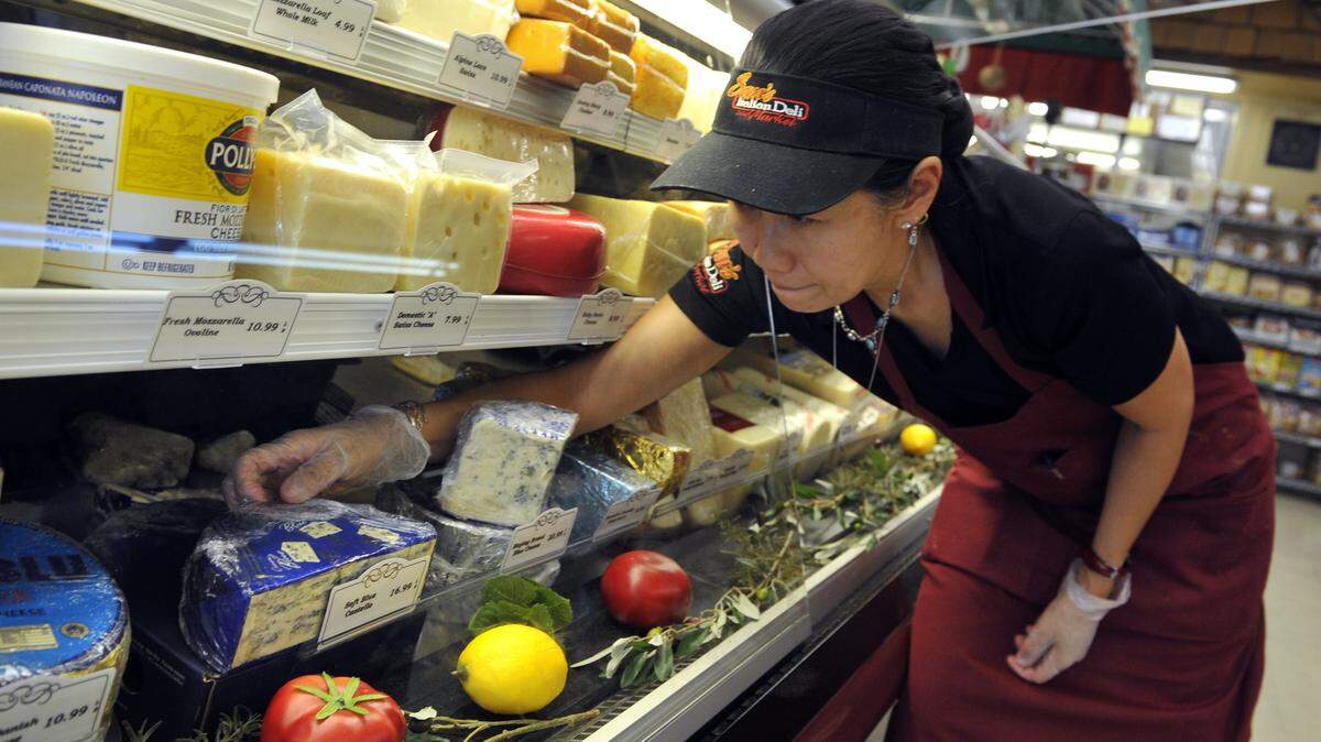 Marlene Goulet displays cheeses at Sam’s Italian Deli and Market in this file photo from 2014.