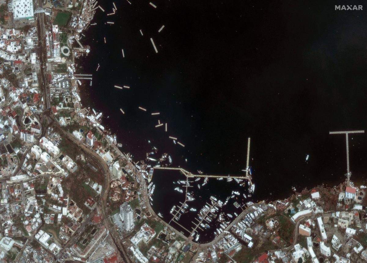 Una imagen satelital proporcionada por Maxar Technologies muestra daños en el hotel Krystal y la playa en Acapulco, México, el 26 de octubre de 2023.