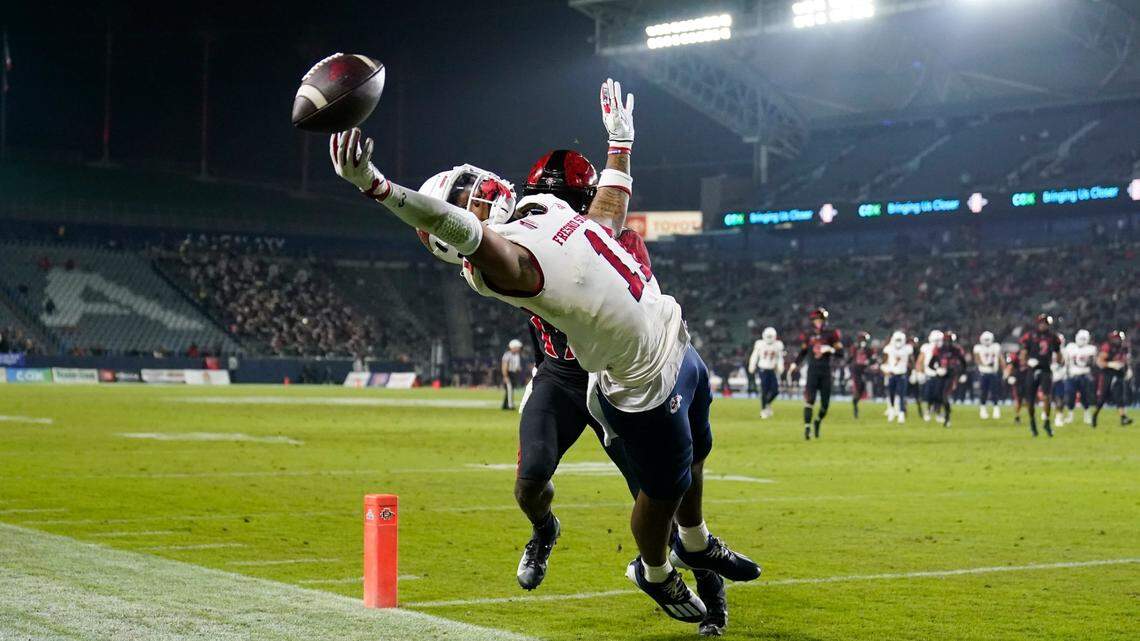 Fresno State’s Josh Kelly misses a pass to the end zone during the first half of the team’s game against San Diego State on Saturday, Oct. 30, 2021, in Carson, Calif.
