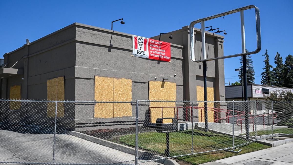 The KFC on West Avenue north of Dakota Avenue is shown boarded up and closed on Monday, July 22, 2025. It’s one of two that are now closed. The banner directs customers to two other nearby locations that are still open: Shaw and Sonora avenues and Blackstone and Cambridge avenues, near Fresno City College.