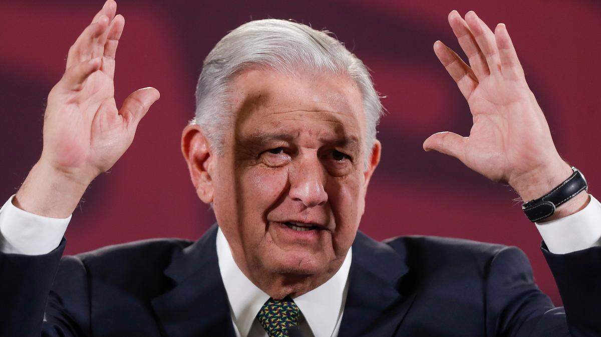 El presidente de México, Andrés Manuel López Obrador, participa este viernes en una rueda de prensa matutina en Palacio Nacional, de la Ciudad de México.