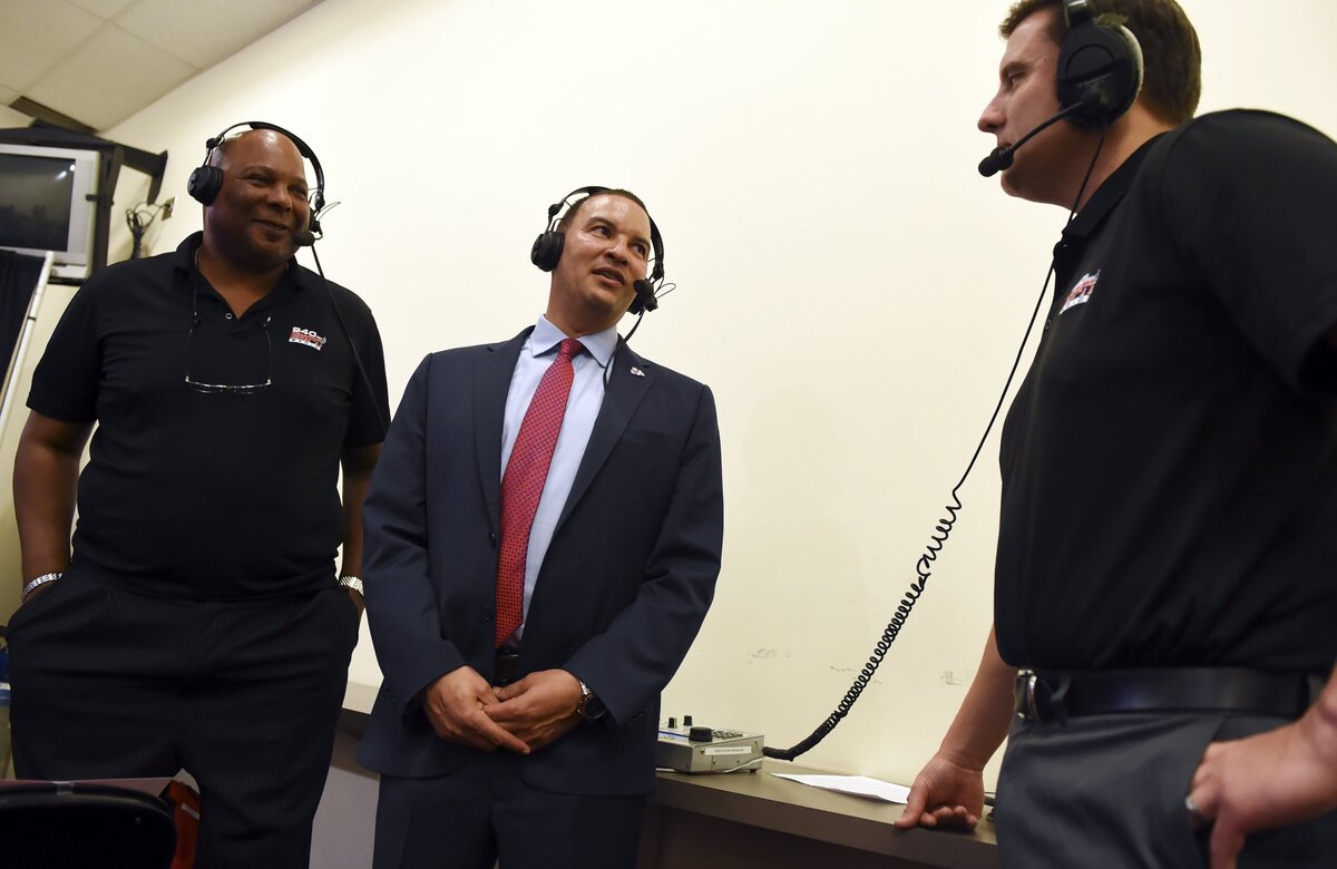 Justin Hutson, center, is interviewed by Bulldogs radio announcers Marc Jones, left, and Paul Loeffler after being introduced as Fresno State's 19th head men's basketball coach at a news conference Thursday, April 5, 2018 in Fresno.