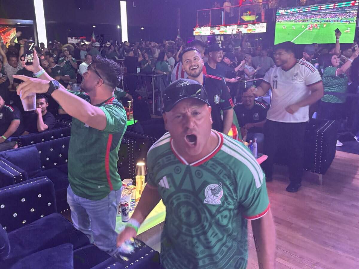 About 1,200 Mexico fans packed Fresno's Rainbow Ballroom to celebrate El Tri's 2-0 win over Ecuador as PVA Fresno cheered Julian Quinones and Raul Jimenez goals.