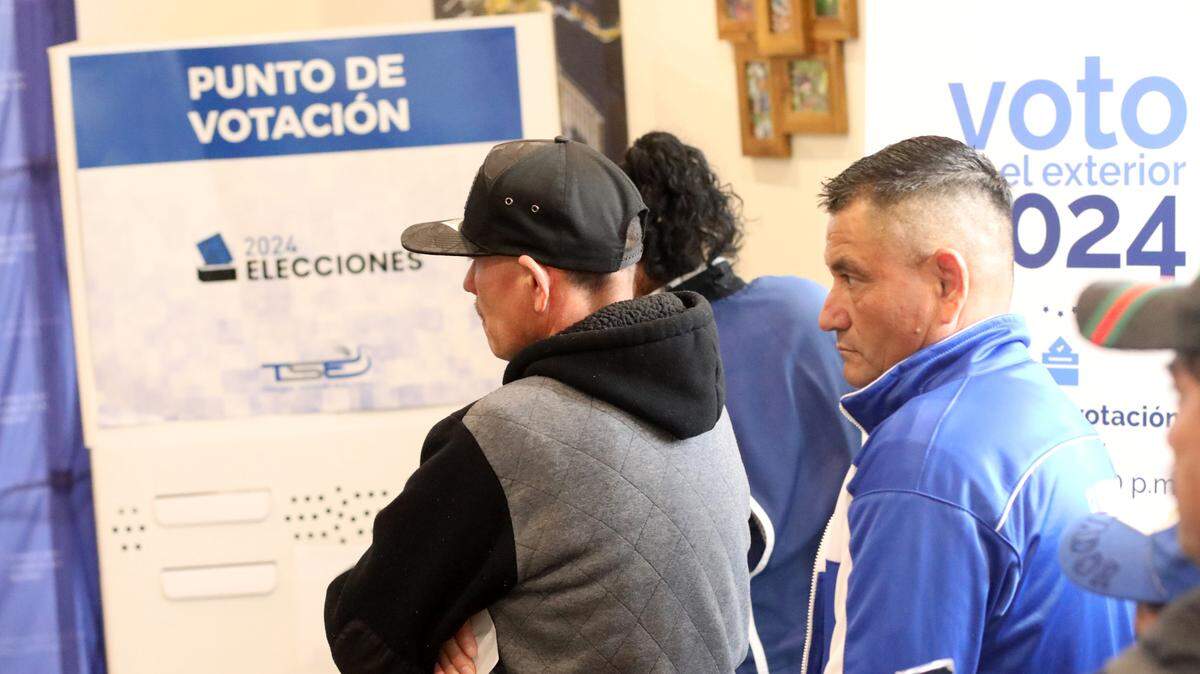 La participación de salvadoreños del Valle Central superó las expectativas en elecciones presidenciales del domingo 4 de febrero del 2024 en Consulado de El Salvador en Fresno.