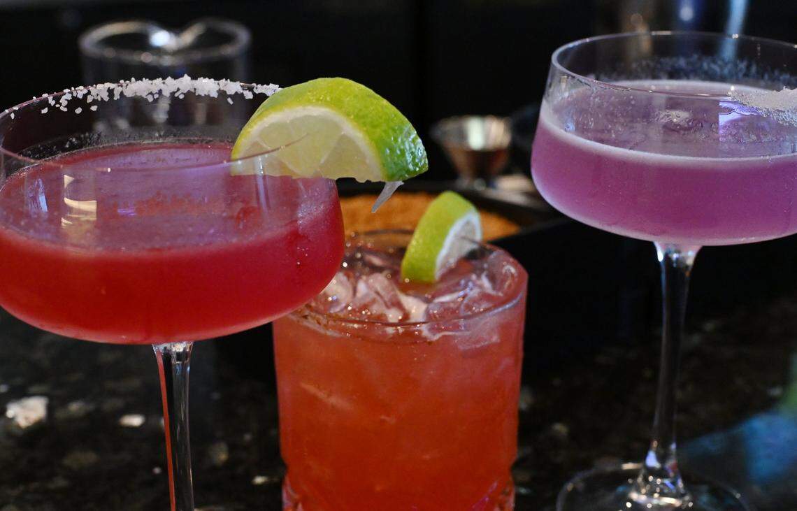 Dosan A Social Eatery has opened along Shaw Avenue between Villa and Minnewawa avenue offering a salad bar, buffet and a high end bar serving cocktails in Clovis.