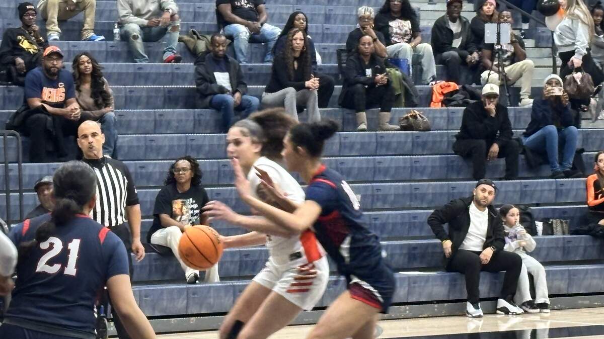 No. 4 Central East and No. 5 Buchanan met in the Central Section Division I quarterfinal game on Wednesday, Feb. 18, 2026.