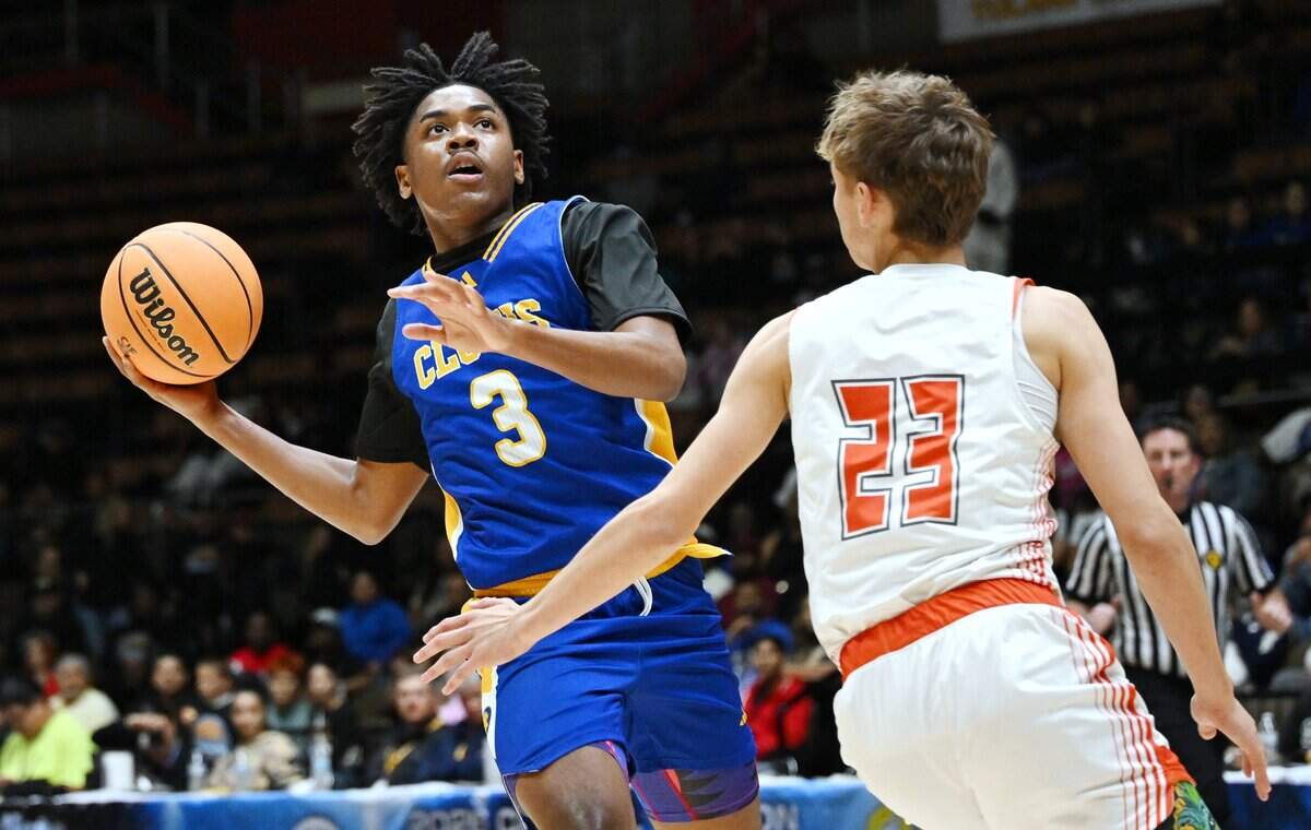 Clovis High's Sier Harbin, left, lines up his shot guarded by Atascadero's Dane Stover, right, in the Central Section D-II championship held Friday, Feb. 27, 2026 at Selland Arena in Fresno.