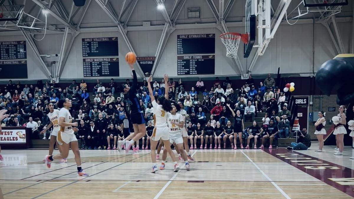 Clovis’ Sadie Sin goes up for a basket against Clovis West on Friday, Feb. 6, 2026.