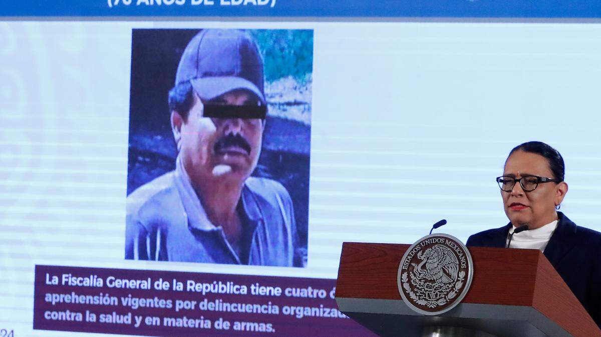 La Secretaría de Seguridad y Protección Ciudadana (SSPC), Rosa Icela Rodríguez, participa este viernes durante una conferencia de prensa matutina del presidente de México, Andrés Manuel López Obrador, en Palacio Nacional de la Ciudad de México. / Secretary of Security and Citizen Protection (SSPC), Rosa Icela Rodríguez, participates this Friday during a morning press conference of the President of México, Andrés Manuel López Obrador, at the National Palace in México City.
