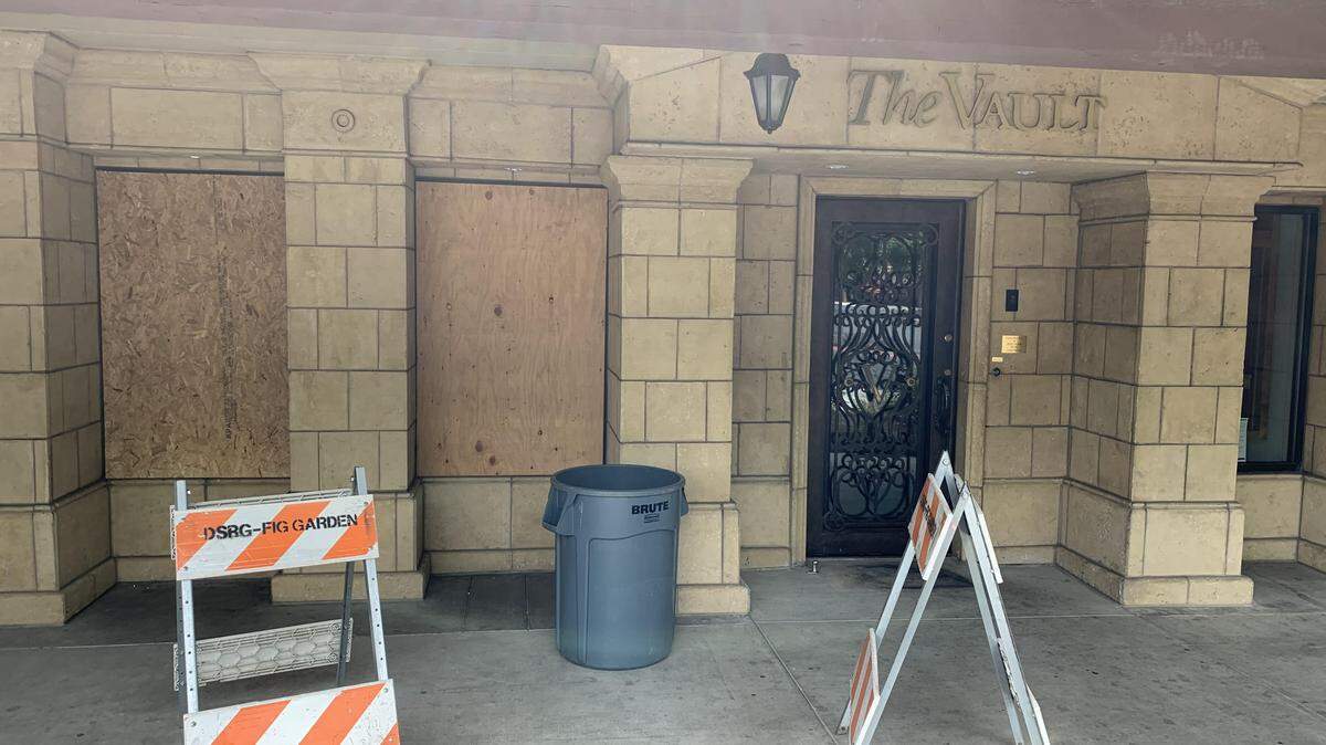 An estimated $300,000 in jewelry was taken from The Vault jewelry store in Fresno’s Fig Garden Village overnight.