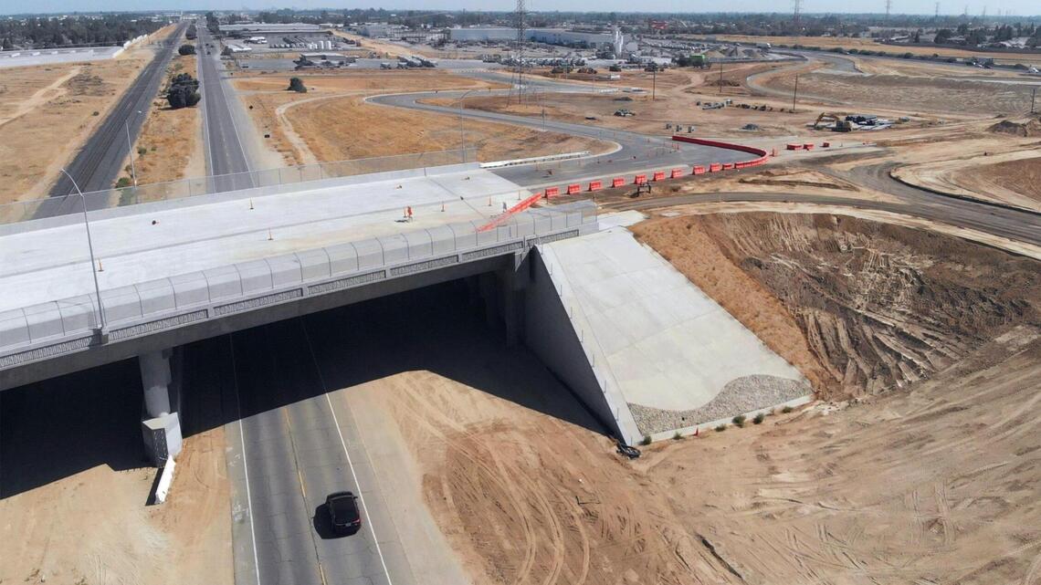 New overpass brings changes for drivers in Fresno beginning Wednesday