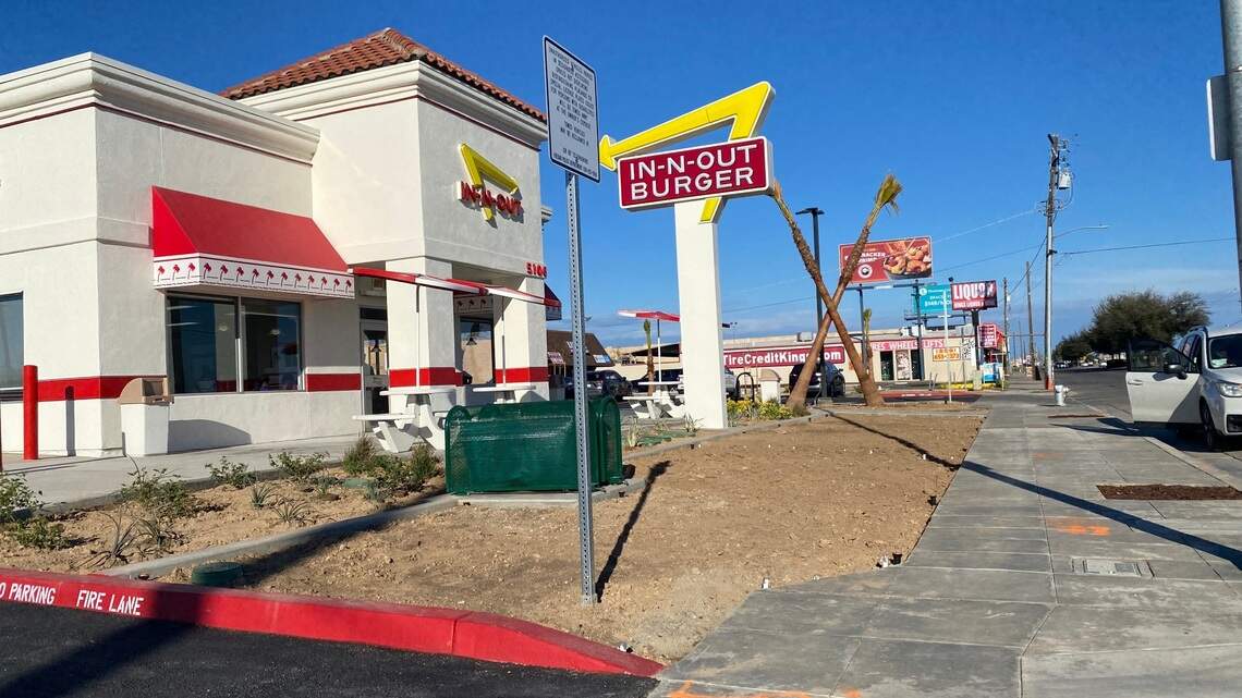 A once busy Fresno In-N-Out Burger restaurant reopens. Why the drive-thru line is shorter