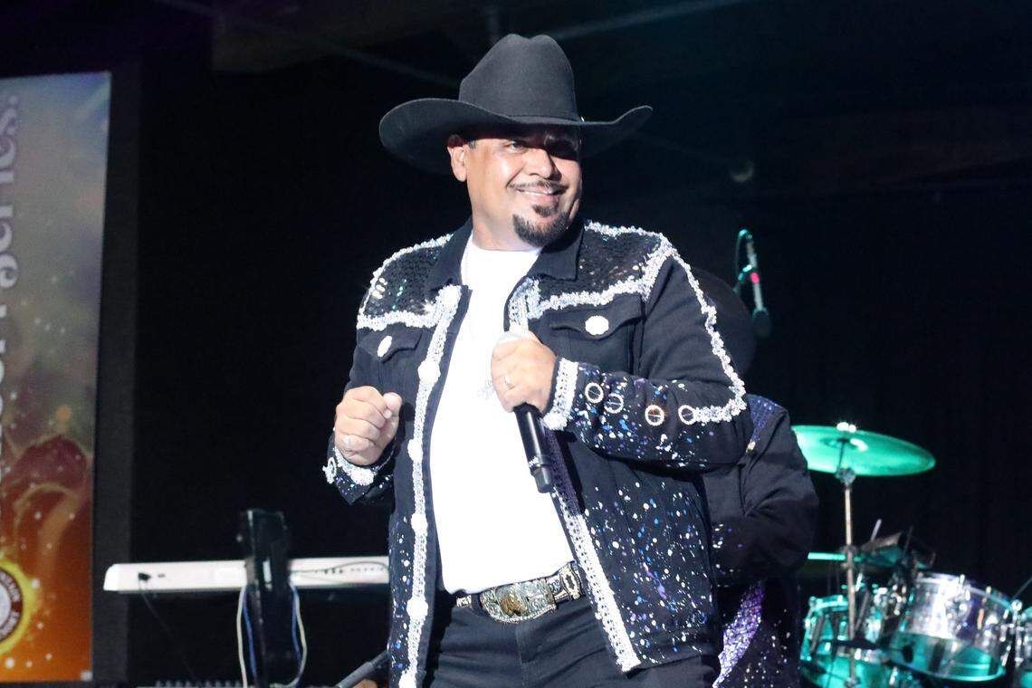 Banda Vallarta Show se presentó en el Paul Paul Theater durante el Festival de la Quebradita en los terrenos de la Gran Feria de Fresno el 8 de octubre del 2023.