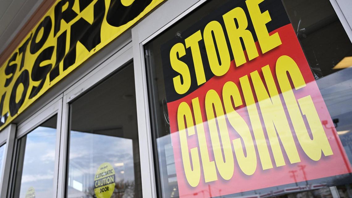 Several stores and restaurants in Fresno have closed at recent weeks.
