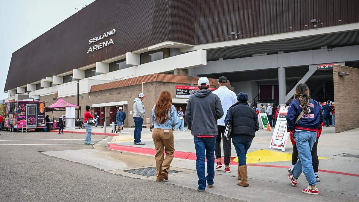Fresno State basketball "Return to Selland" game against Cal State Bakersfield on Sunday November 30, 2025. Photographer will be on the list for parking and to get in ...