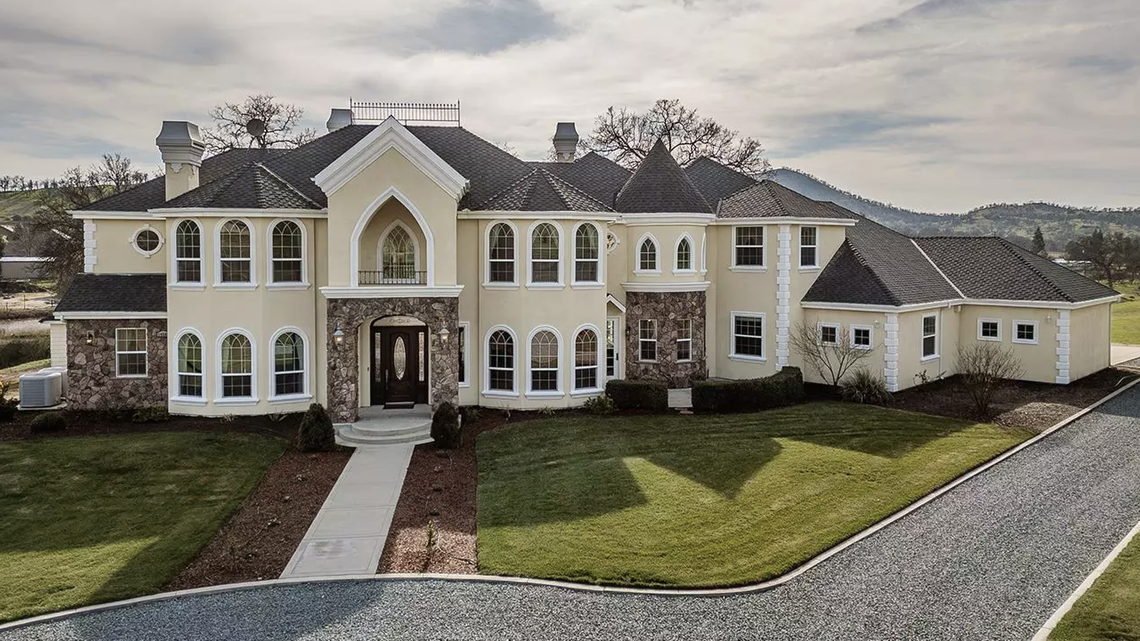 Want a mansion? What $1 million buys in today’s Fresno housing market