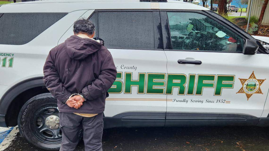 Hombre acusado de agresión sexual contra una menor de 14 años que dio a luz a su hijo, según informó la policía.