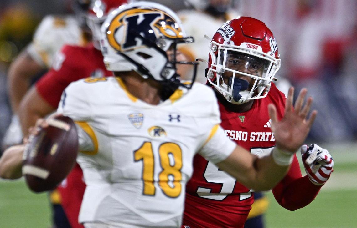 Fresno State’s Jahzon Jacks, right, pressures Kent State quarterback Michael Alaimo, left, Saturday, Sept. 23, 2023 in Fresno.