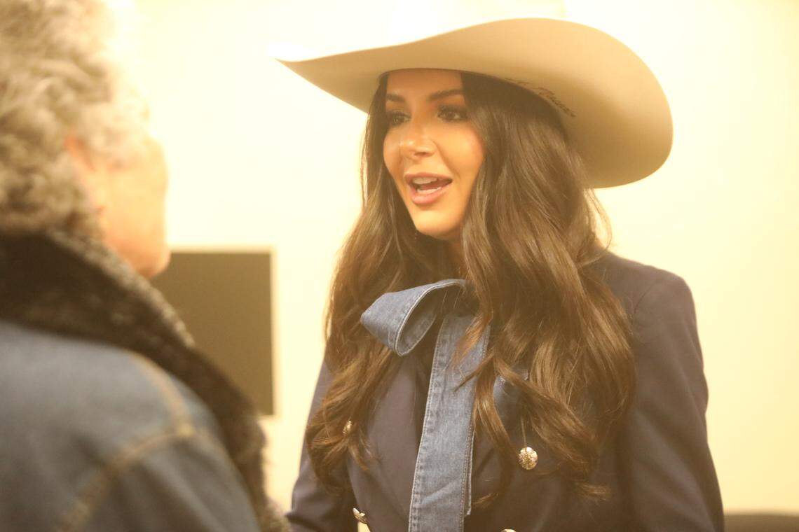 La asambleísta Macedo, R-Tulare, presentó una iniciativa para renombrar el 31 de marzo, el feriado estatal que conmemora el cumpleaños de Chávez, como Día del Trabajador Agrícola.