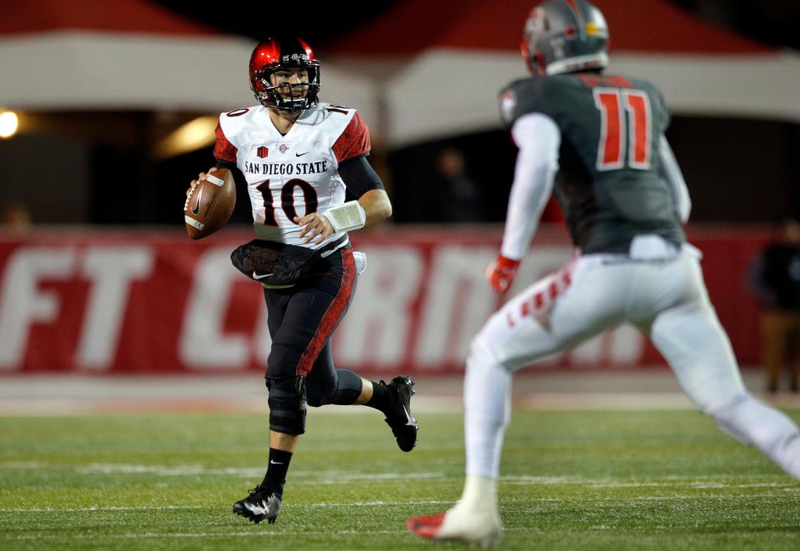 San Diego State quarterback Christian Chapman (10) searches for a receiver during the second half of a 31-23 victory over the New Mexico Lobos in Albuquerque, N.M., Saturday, Nov. 3, 2018.
