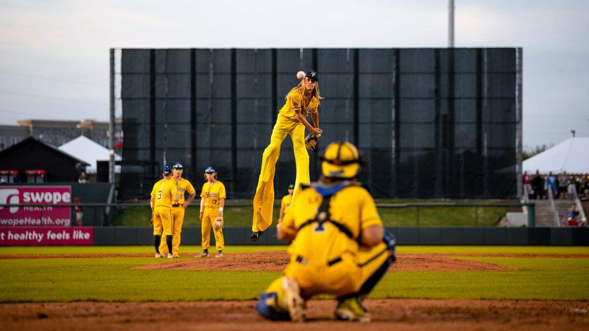 The Savannah Bananas vs. The Kansas City Monarchs.