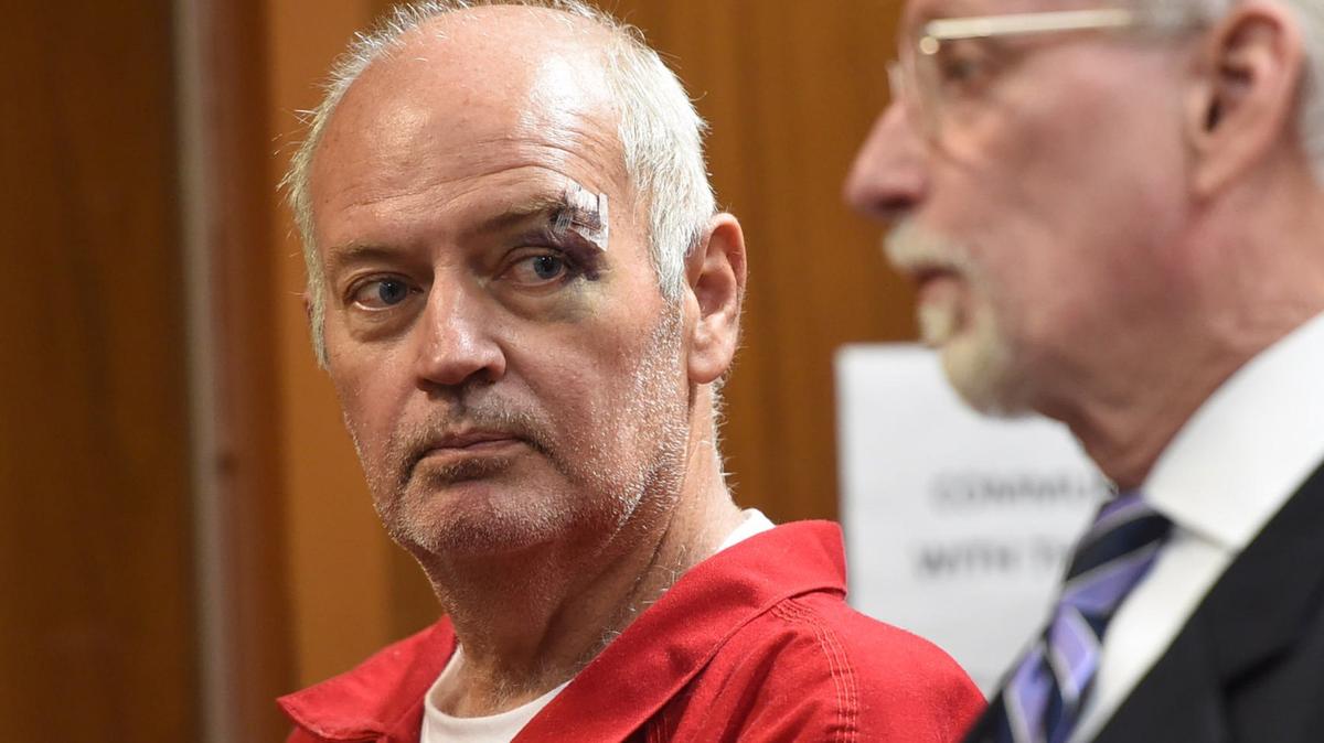 Alan DuPras looks to his attorney Mark Broughton during his arraignment Thursday morning in Fresno County Superior Court.