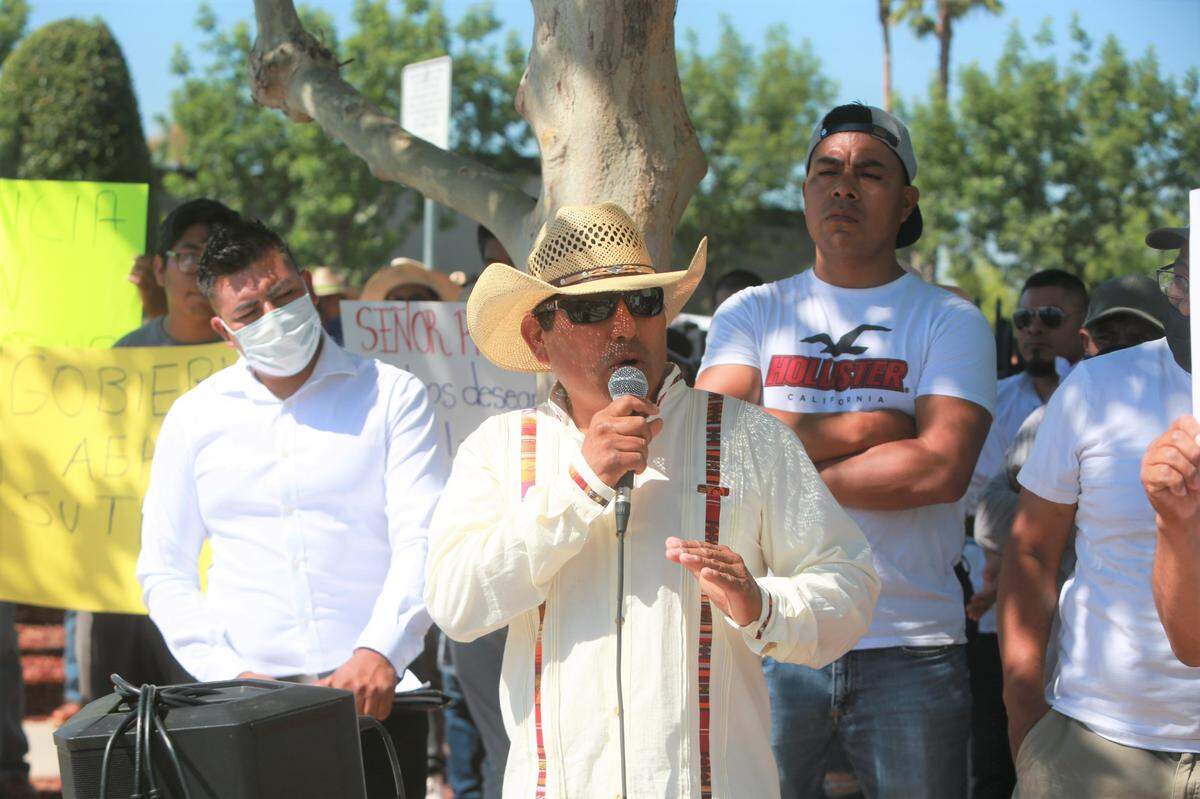 Wilfrido Santiago fue uno de los oaxaqueños radicados en Fresno que alzaron su voz la mañana del lunes (11 de julio) a las afueras del Consulado de México en Fresno pidiendo al gobierno mexicano que haga justicia y tome acción por la violencia que se está viviendo en su pueblo natal de Santiago Mitlatongo, Nochixtlán, Oaxaca.