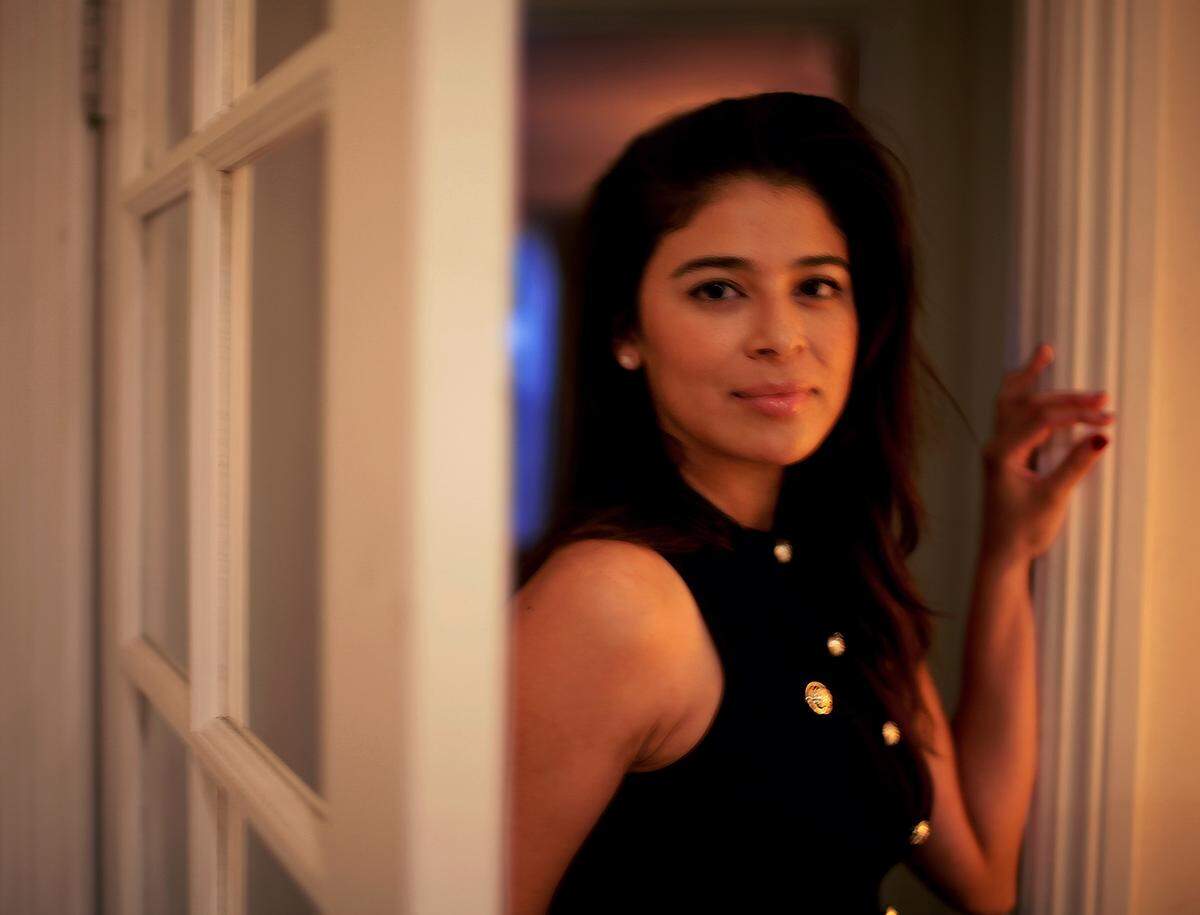 La directora de origen hondureño Nicole Mejía. Su primer largometraje ‘A Place in the Field’ - que fue elegido para distribución teatral por Lionsgate y Grindstone - se estrena en salas de cines este 10 de noviembre.