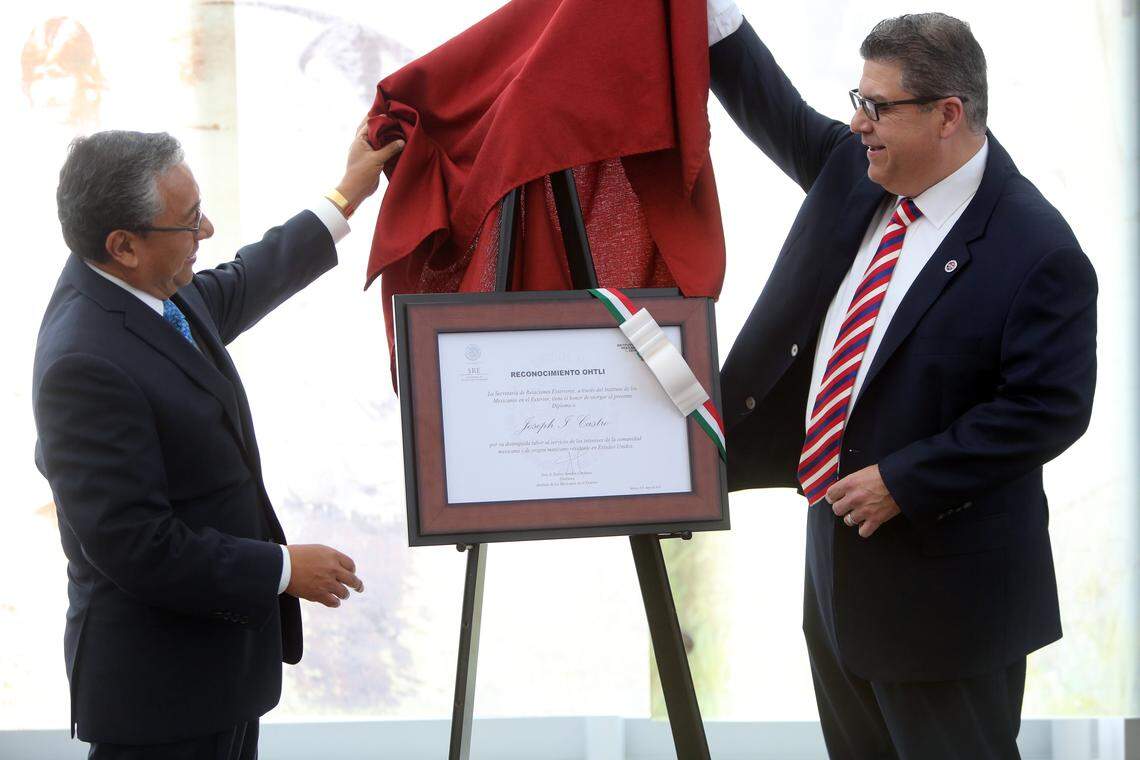 Fresno State President Joseph I. Castro was awarded the Othli Award by the Mexican Ministry of Foreign Affairs in May 2016. Mexican Cónsul Vicente Sánchez Ventura presents a framed proclamation to Castro.