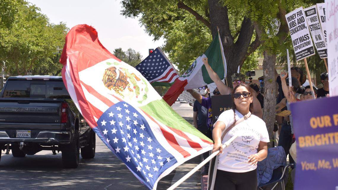 Anti-ICE protestors line the Tulare Street sidewalk outside the Robert E. Coyle federal courthouse in downtown Fresno on Monday, June 9, 2025.