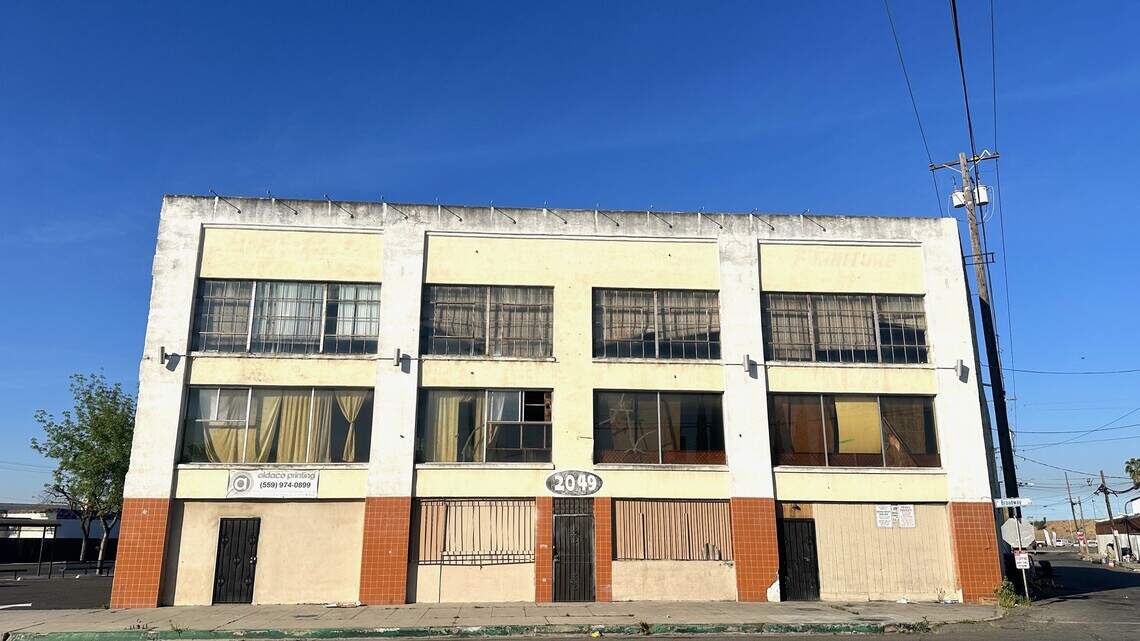 Blighted historic Fresno building promised homes, retail just years ago. What happened?