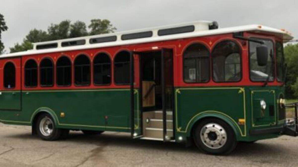 The Fresno City Council voted to buy three trolleys to give residents free rides from Fresno State and Fresno City College to the Tower District and Brewery District in downtown Fresno.