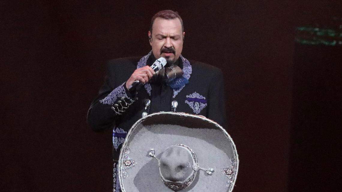 Pepe Aguilar returned alone to the stage with a show that did not disappoint his fans in the Central Valley, delighting his audience at the Save Mart Center in Fresno on Saturday, July 22 with hits from throughout his career during two hours of pure Mexican music.
