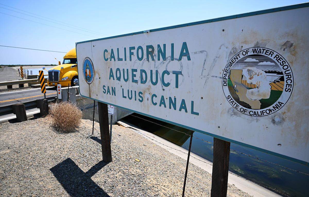 California's Aqueduct, seen near Three Rocks, is in need of repair. Photographed Monday, Aug. 11, 2025.