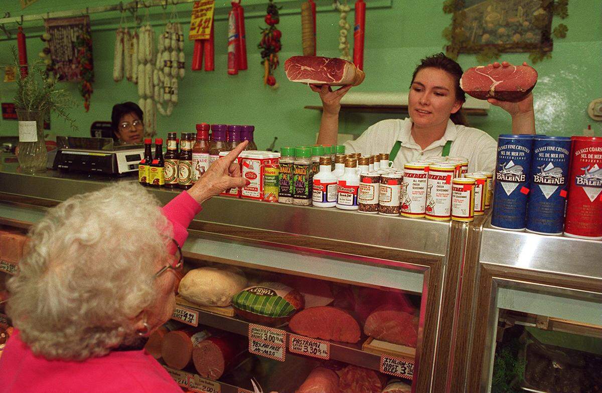 Tanya Wallace shows prosciutto to a customer at Piemonte’s in this Fresno Bee file photo from 1996.